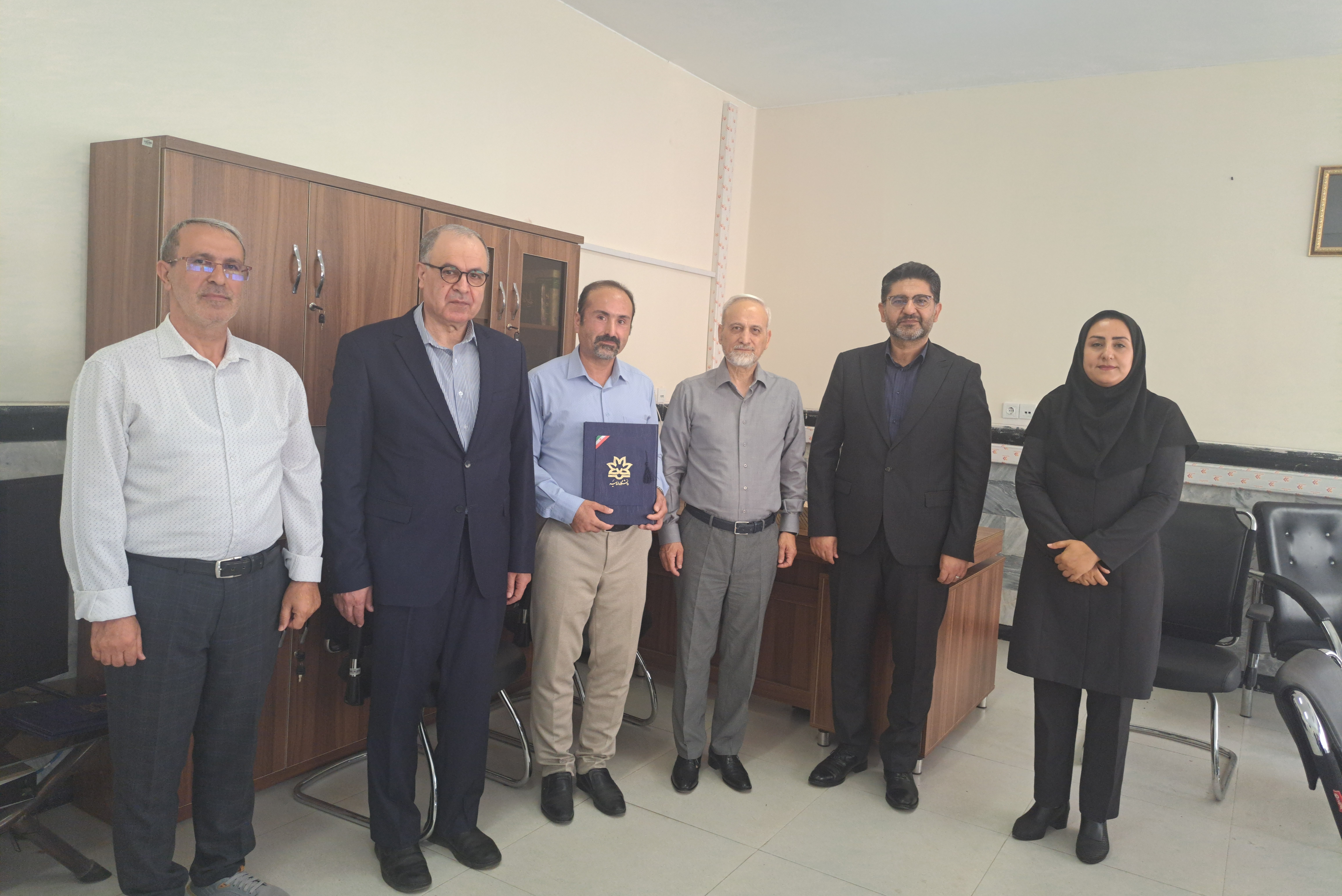 تقدیر از سردبیر و مدیرمسئول مجله IJLTR