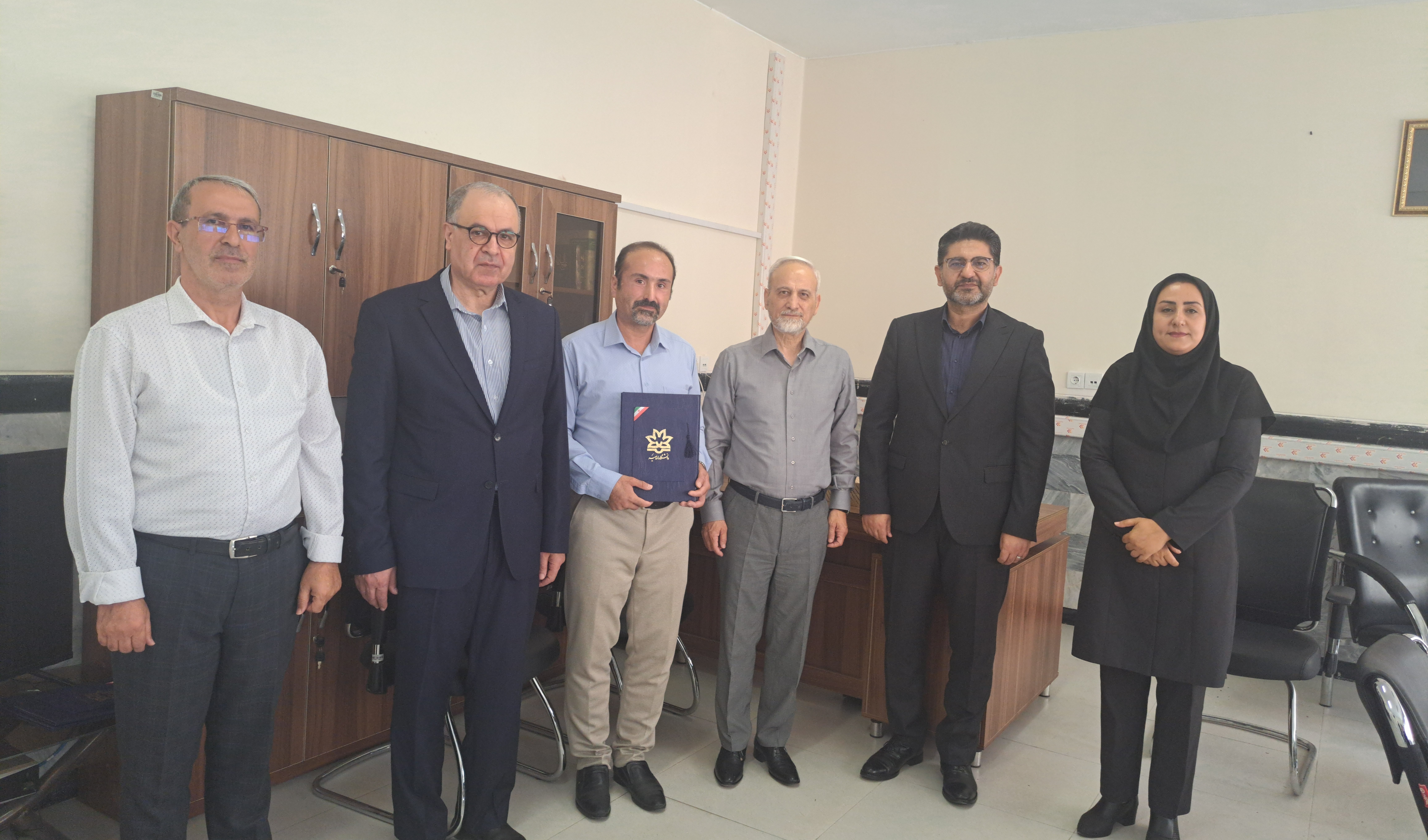 تقدیر از سردبیر و مدیرمسئول مجله IJLTR