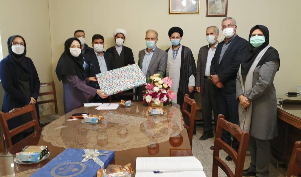 تقدیر و تشکر مسئولین دانشکده ادبیات وعلوم انسانی از رئیس سابق دانشکده جناب آقای دکتر طلوعی آذر