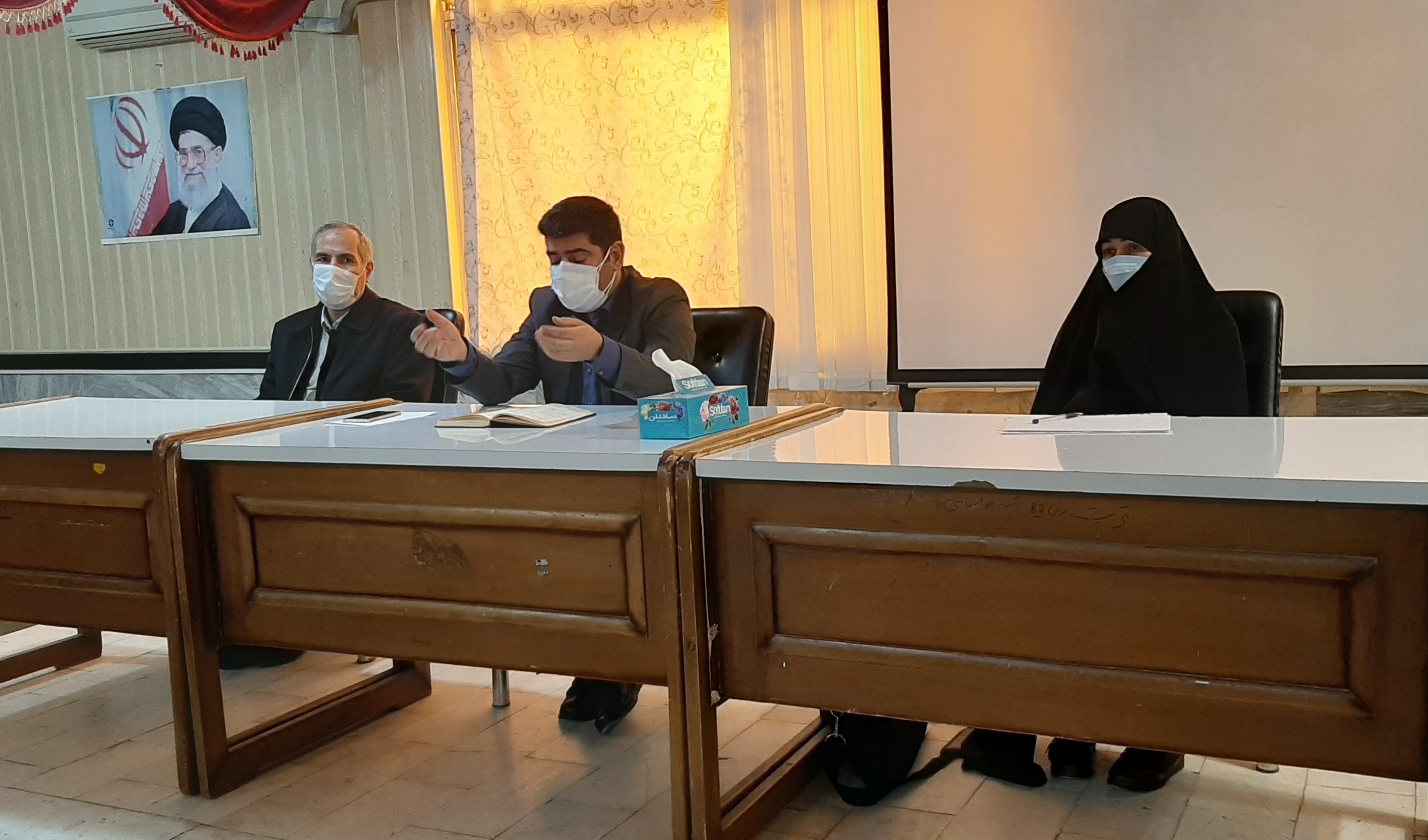 برگزاری نشست صمیمانه و دوستانه فی ماببن کارکنان حوزه های مختلف دانشکده ادبیات و علوم انسانی با  رئیس و مسئولین محترم آن دانشکده در راستای پیشبرد اهداف و چشم اندازهای آتی مدیریت 