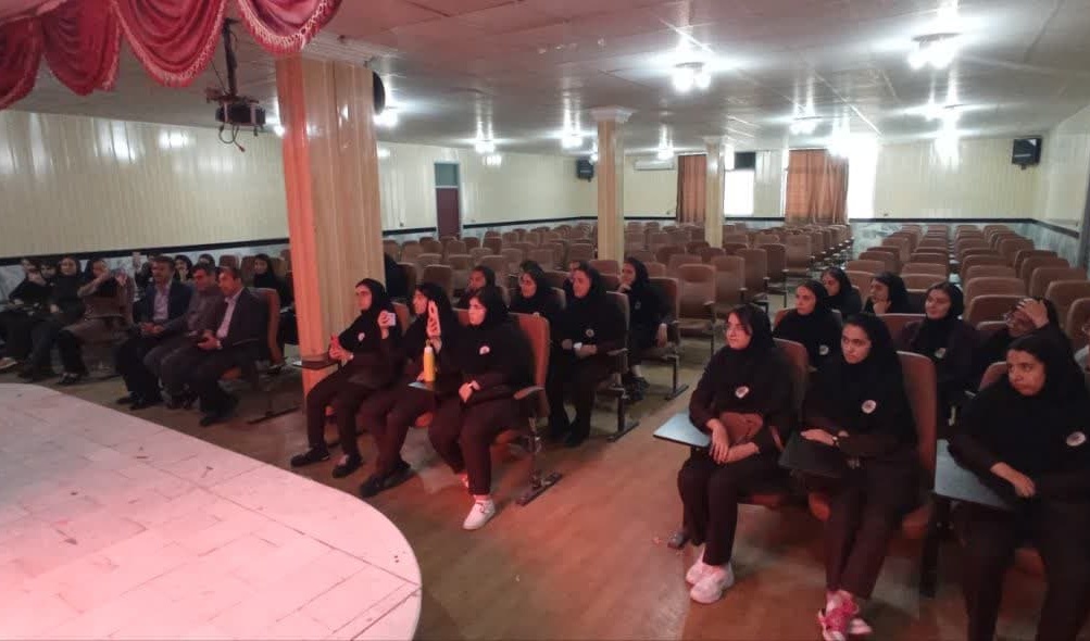 بازدید دانش آموزان دبیرستان دخترانه استعدادهای درخشان فرزانگان بوکان از دانشکده ادبیات و علوم انسانی