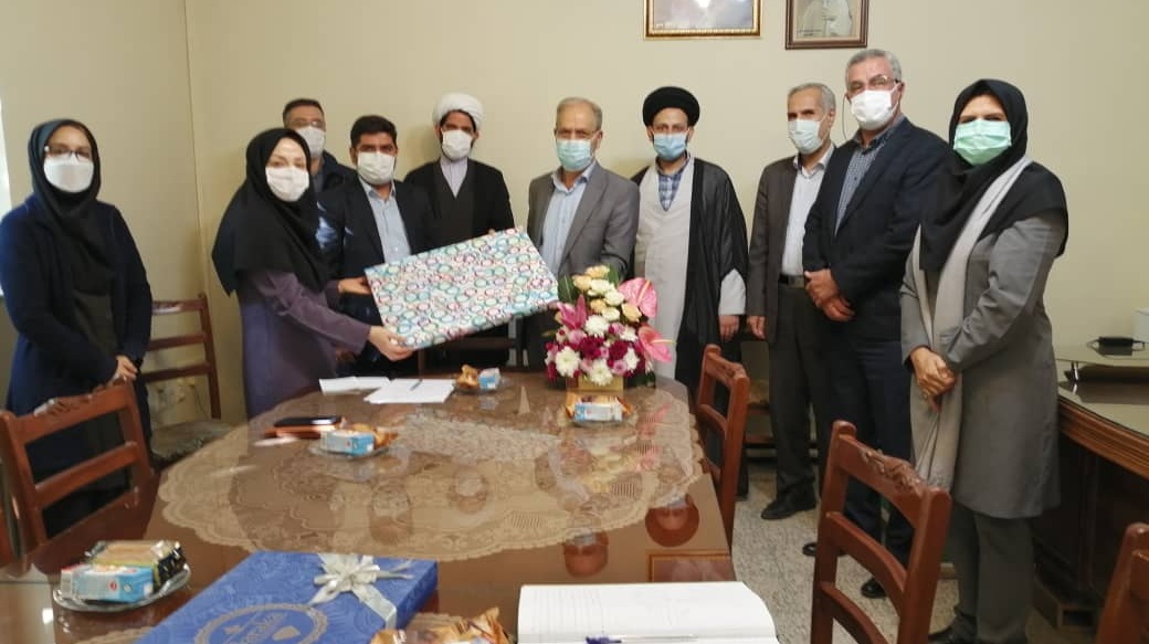 تقدیر و تشکر مسئولین دانشکده ادبیات وعلوم انسانی از رئیس سابق دانشکده جناب آقای دکتر طلوعی آذر
