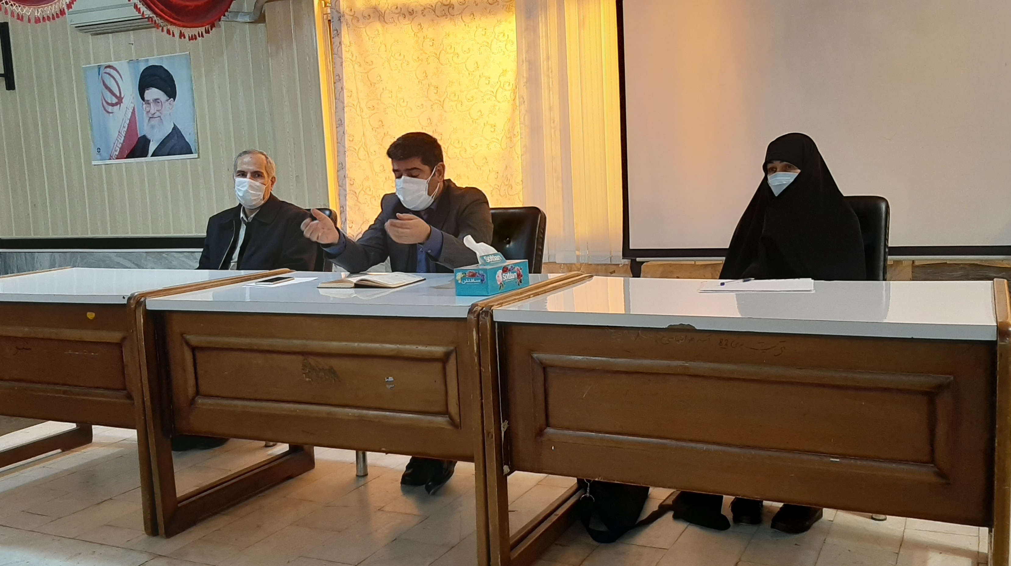 برگزاری نشست صمیمانه و دوستانه فی ماببن کارکنان حوزه های مختلف دانشکده ادبیات و علوم انسانی با  رئیس و مسئولین محترم آن دانشکده در راستای پیشبرد اهداف و چشم اندازهای آتی مدیریت 