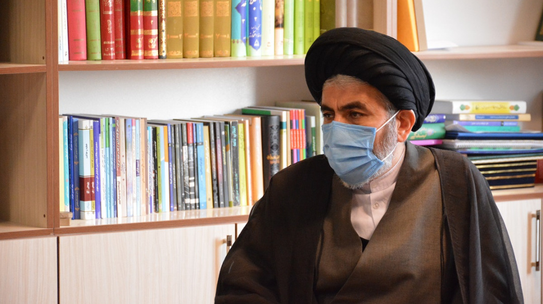 حجت الاسلام والمسلمین سید مهدی قریشی در دیدار رئیس و اعضای هیات علمی دانشکده ادبیات و علوم انسانی دانشگاه ارومیه به اهمیت نقش علوم انسانی تاکید نمود