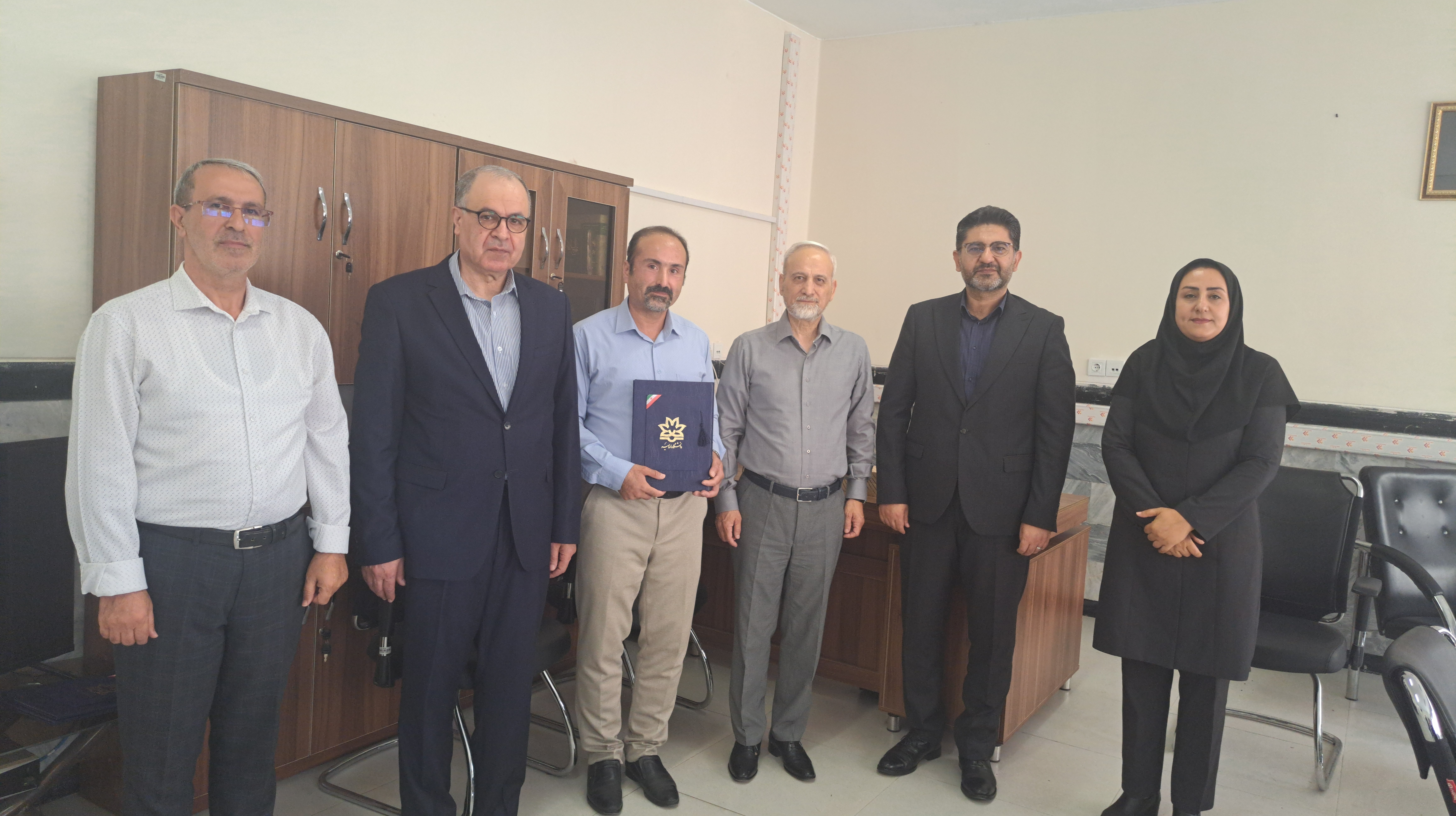 تقدیر از سردبیر و مدیرمسئول مجله IJLTR