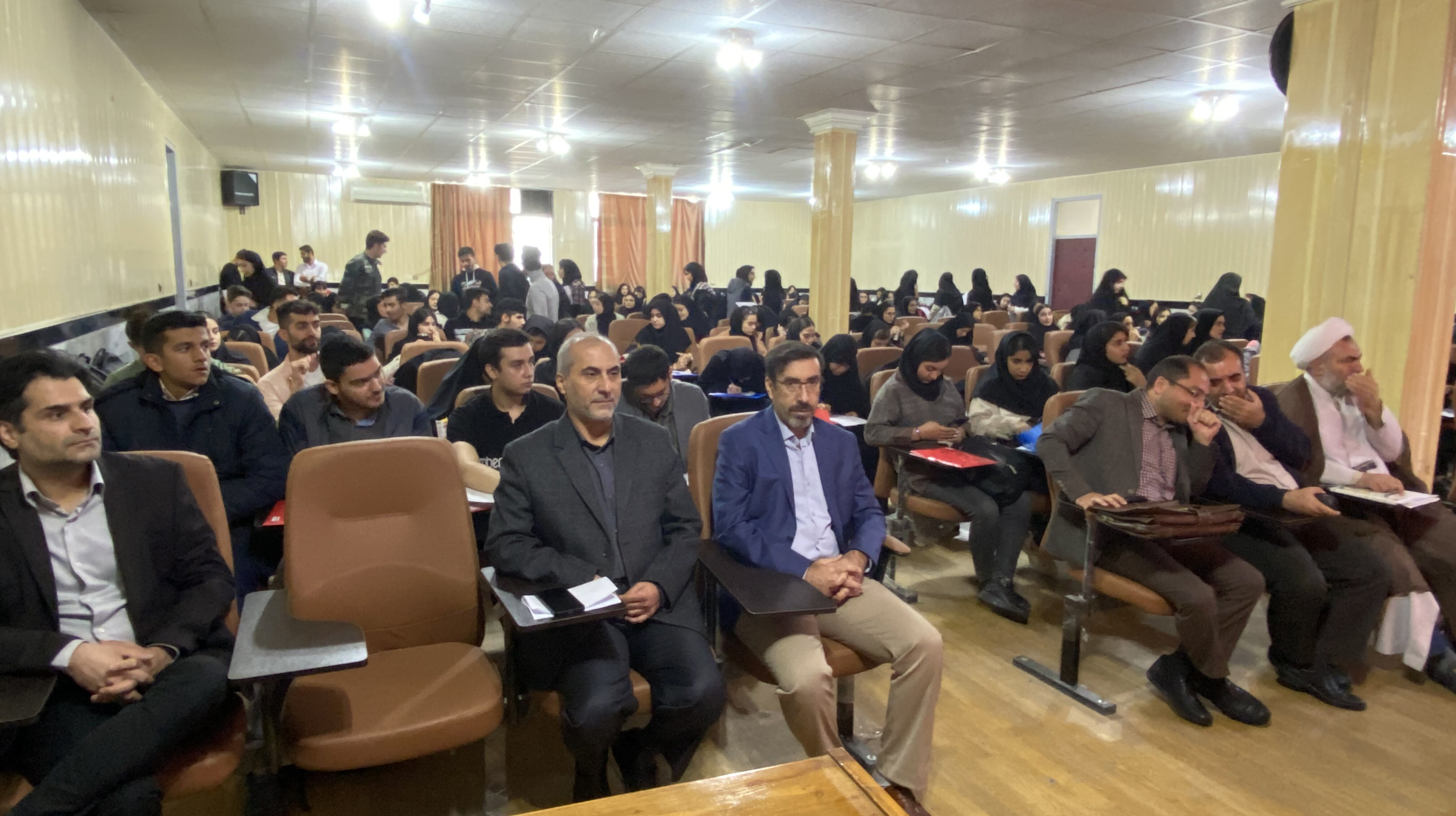 مراسم معارفه دانشجویان نوورود ۱۴۰۲ دانشکده ادبیات و علوم انسانی دانشگاه ارومیه با حضور رئیس، معاونان آموزشی، پژوهشی، مدیران گروه های آموزشی، مشاور فرهنگی و استادان مشاور آموزشی گروه های آموزشی و دانشجویان جدید الورود