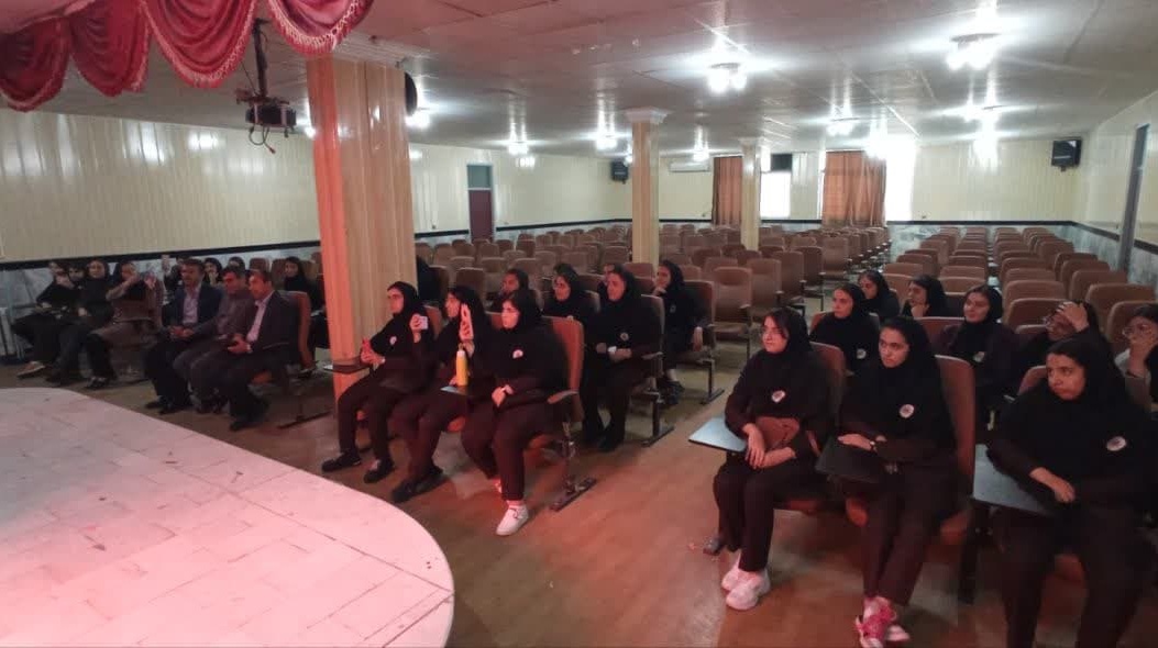 بازدید دانش آموزان دبیرستان دخترانه استعدادهای درخشان فرزانگان بوکان از دانشکده ادبیات و علوم انسانی